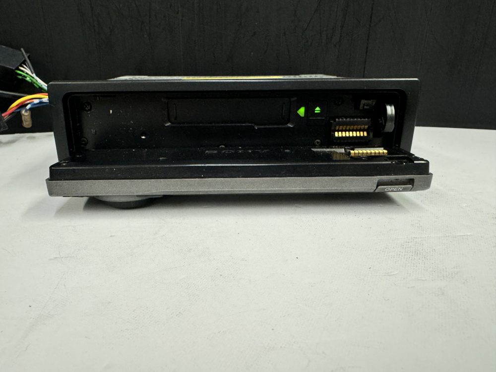 Old Classic 90's Sony Car Radio Cassette Player + Cd Changer Control Xr-C7200r - Image 3