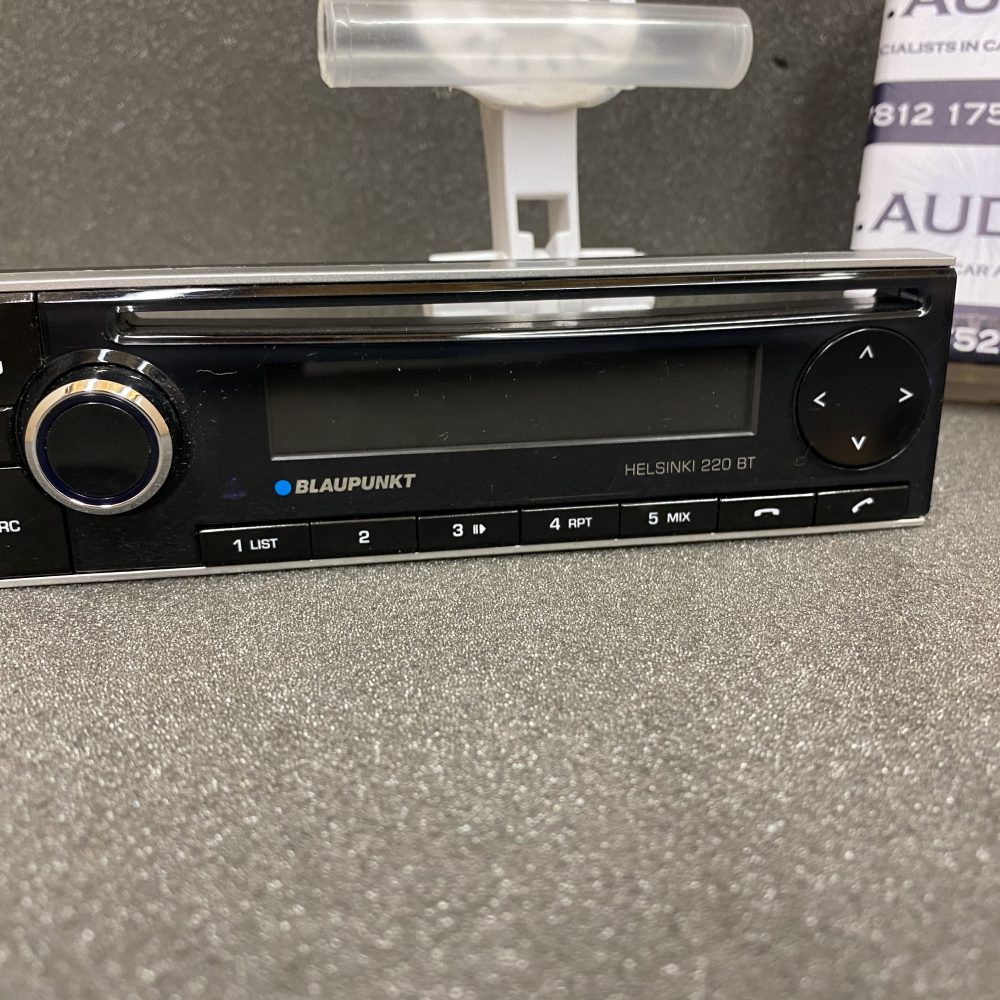 Blaupunkt Helsinki 220bt car Stereo Cd Face Front Panel