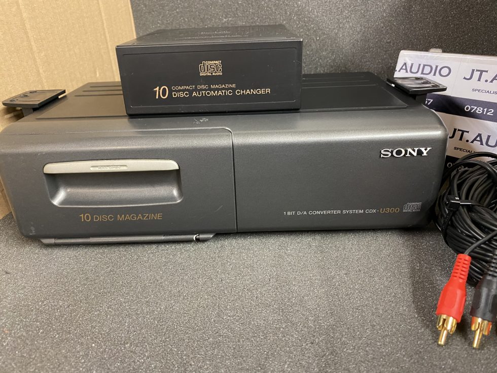 Sony Car Radio Stereo 10 Disc Plug In Cd Changer Model CdxU300