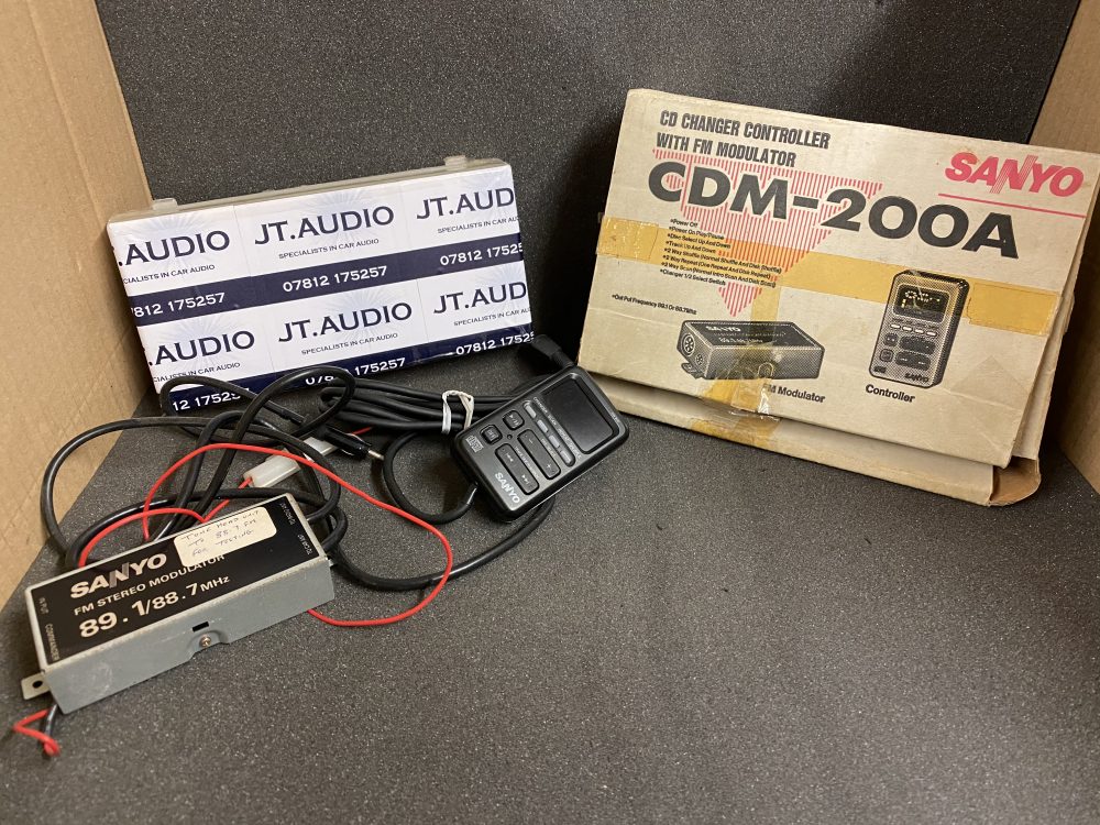 Sanyo Cdm-200a Cd Changer Remote Controller Fm Modulator Kit
