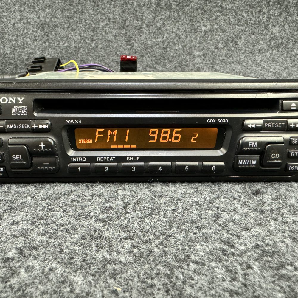 Sony Cdx-5090 retro CD player simple to use