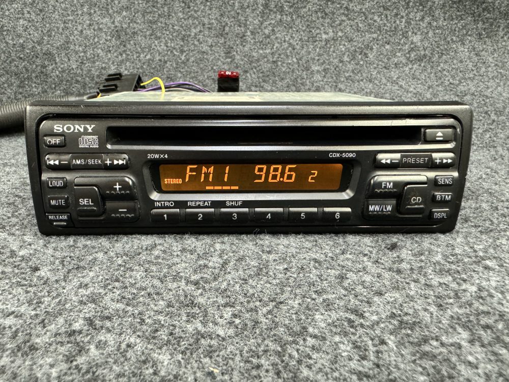 Sony Cdx-5090 retro CD player simple to use