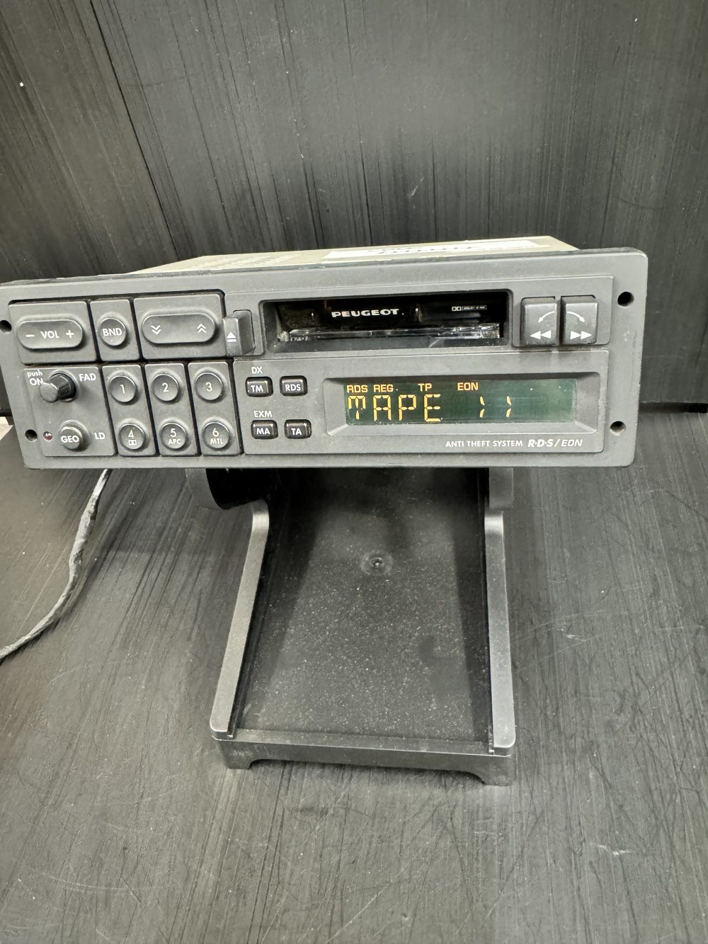 Peugeot 405 etc Clarion Pu-9833a old car radio cassette player with code - Image 3