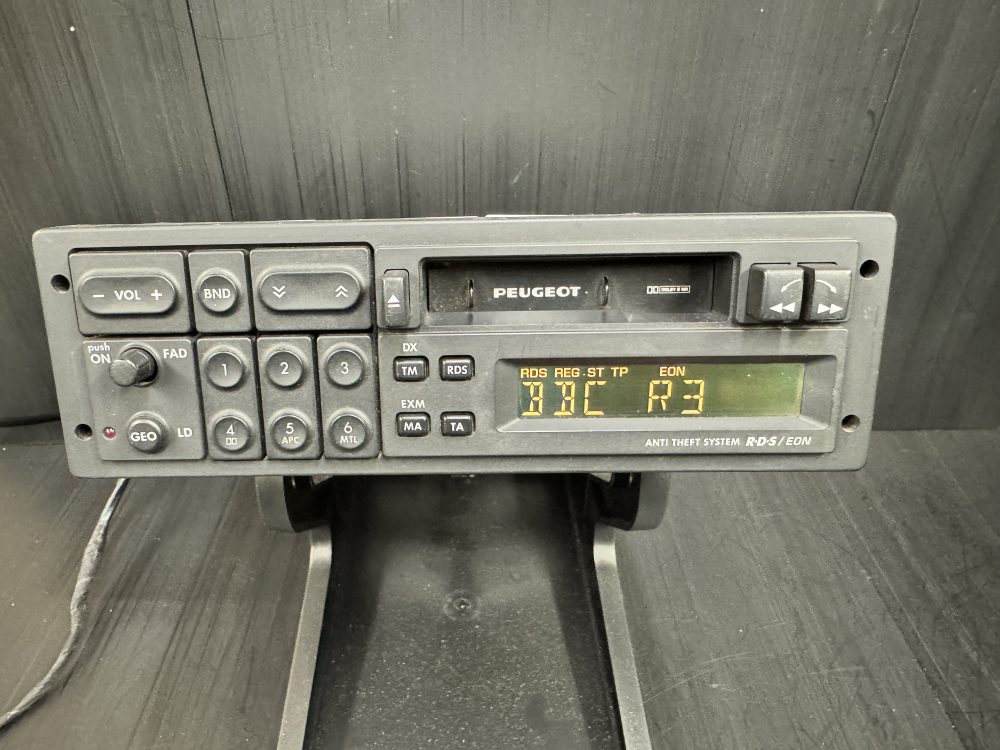 Peugeot 405 etc Clarion Pu-9833a old car radio cassette player with code - Image 4