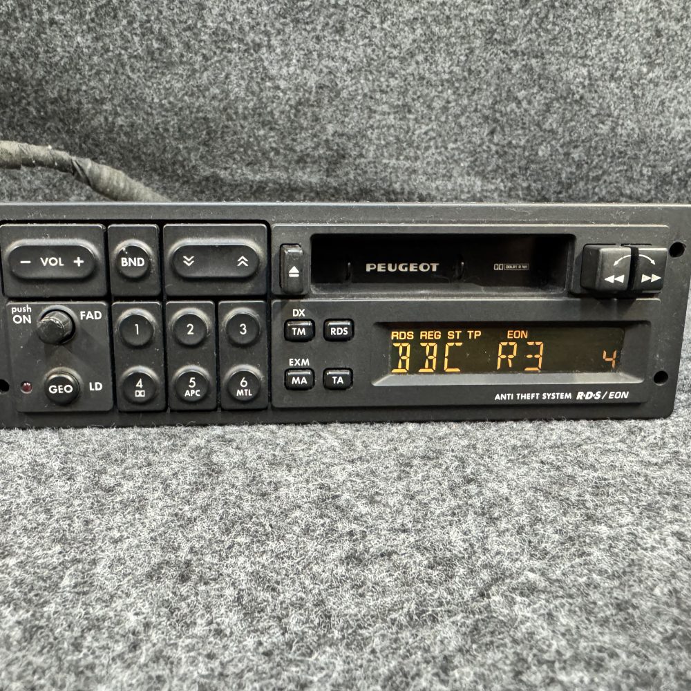 Peugeot 405 etc Clarion Pu-9833a old car radio cassette player with code