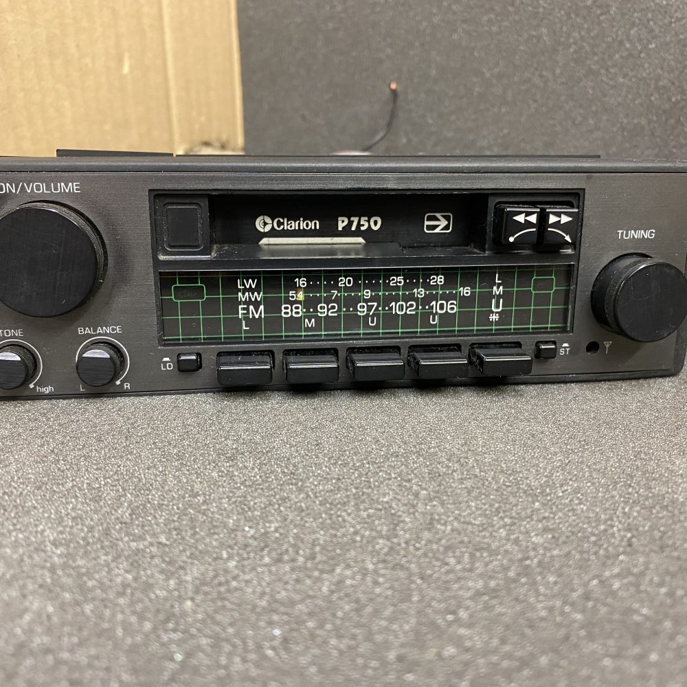 Clarion P750 old car radio cassette player