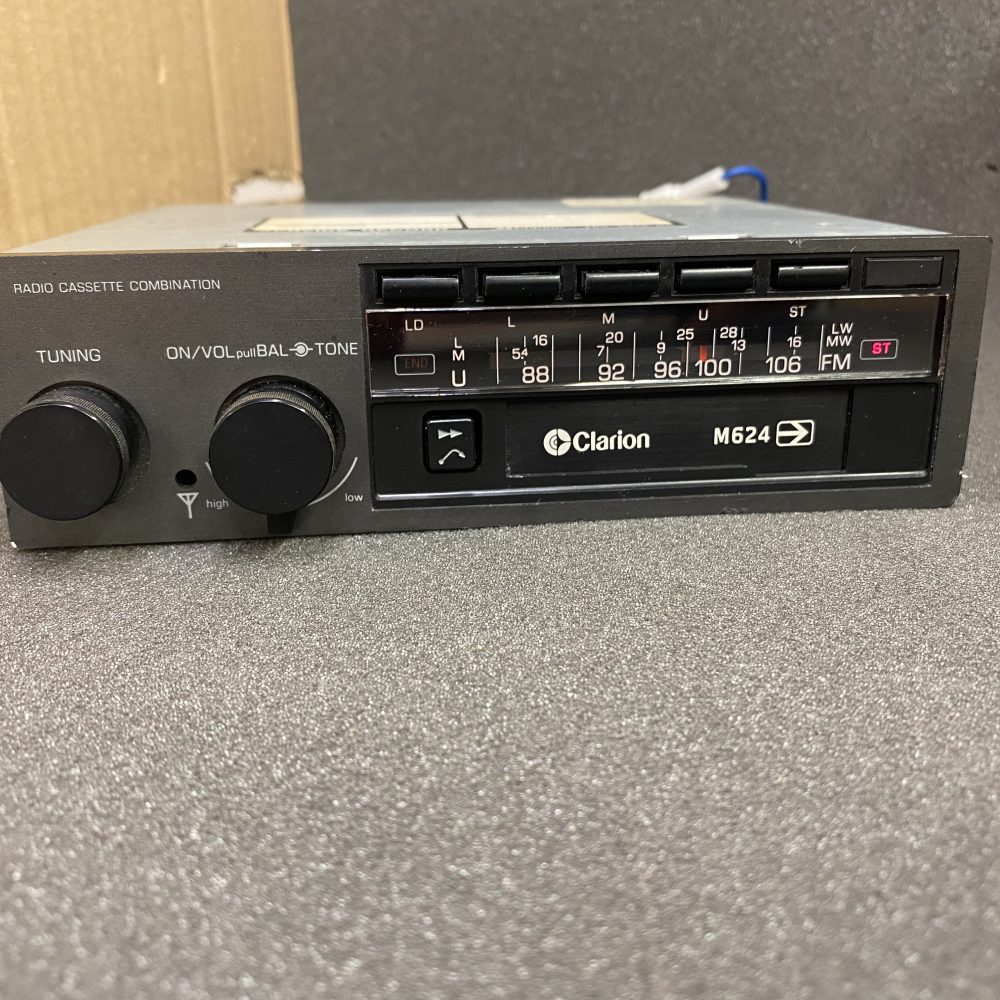 Clarion M624  old car radio cassette player