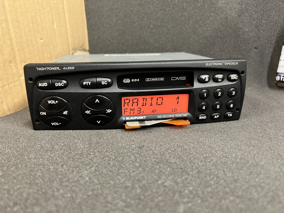 Blaupunkt Melbourne Rcm 148 old car radio cassette player With changer