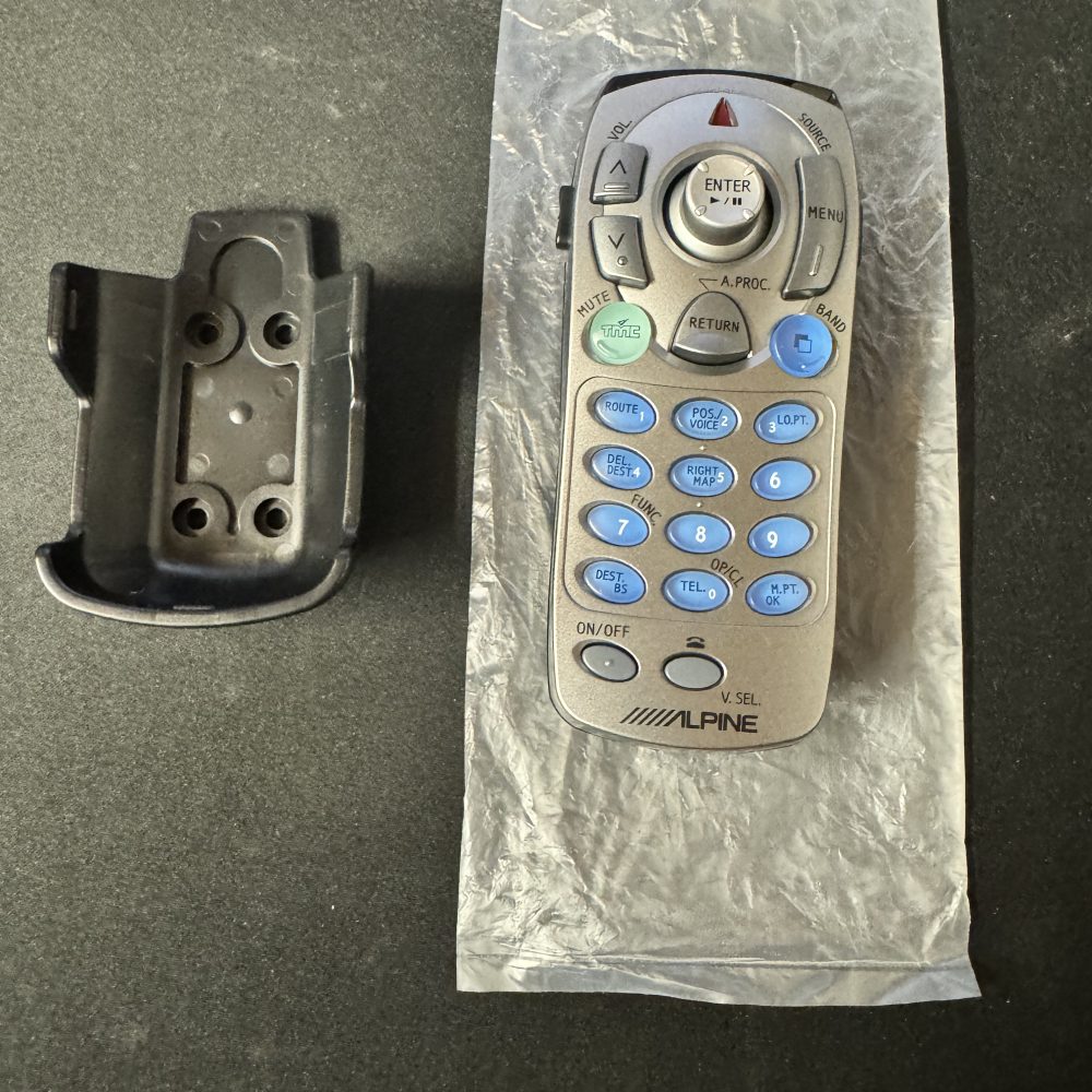 Alpine Rue-4141 iR Hand Held Remote Control with bracket