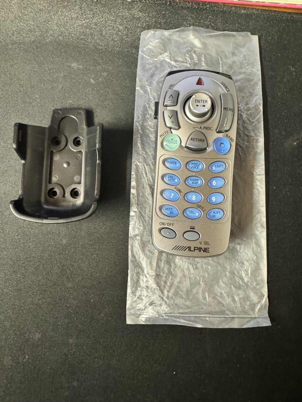 Alpine Rue-4141 iR Hand Held Remote Control with bracket