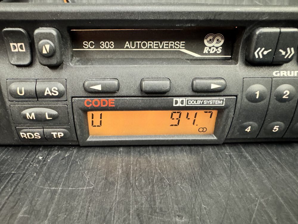 Vauxhall Sc303 old radio cassette with code - Image 3