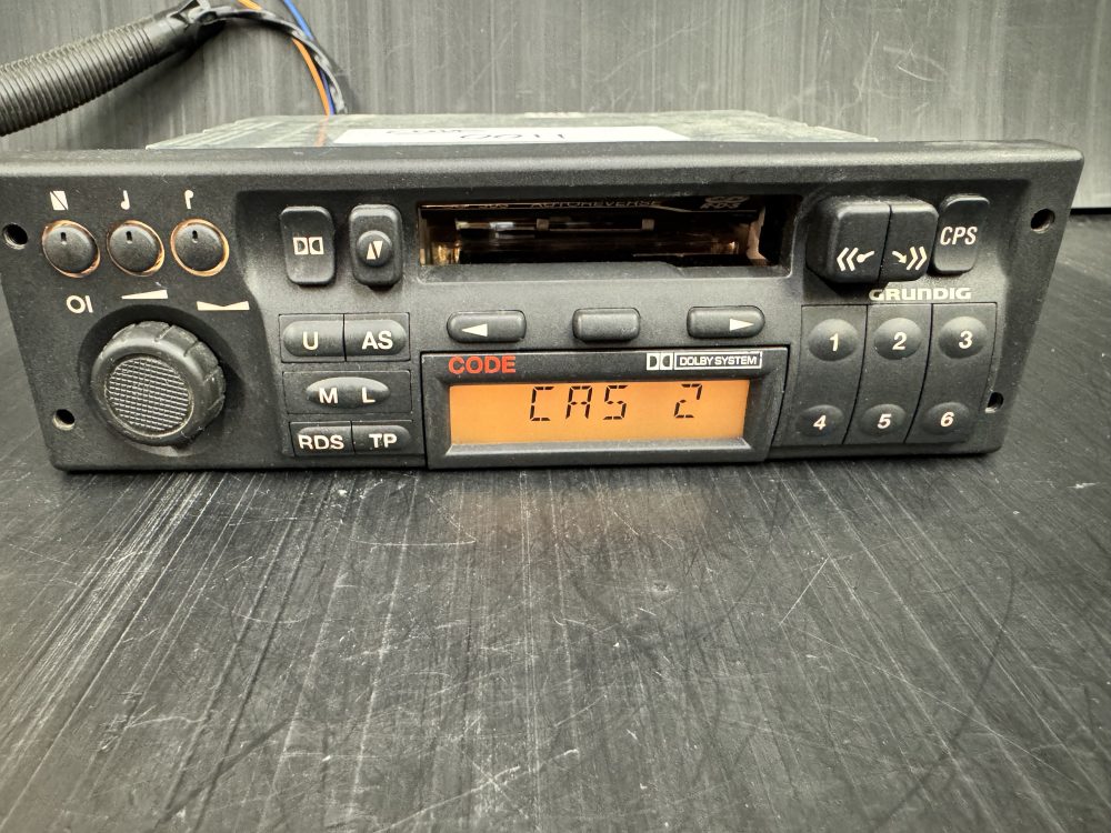 Vauxhall Sc303 old radio cassette with code - Image 4