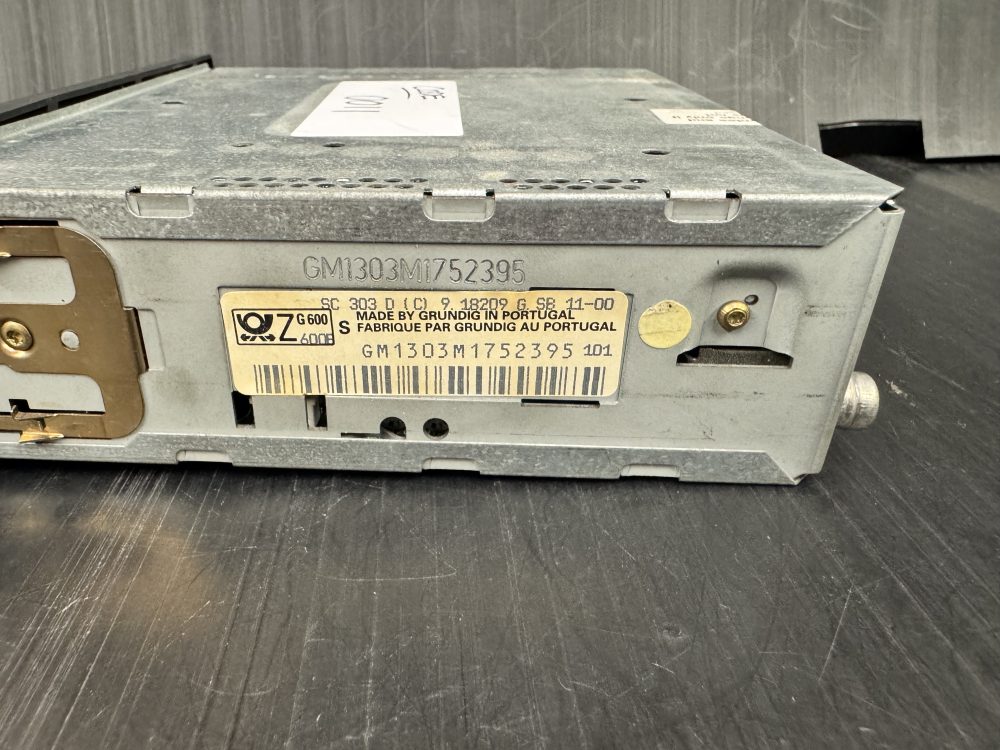 Vauxhall Sc303 old radio cassette with code - Image 5