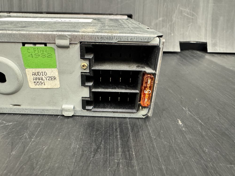 Vauxhall Sc303 old radio cassette with code - Image 6