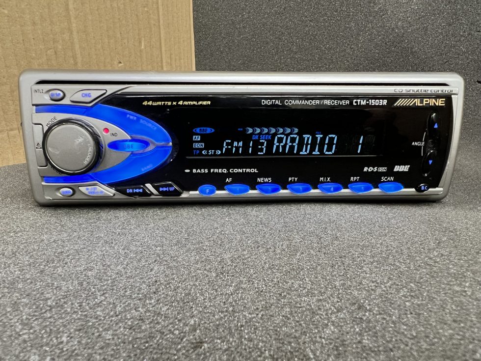 Alpine Tda-7570r old school radio cassette with cd changer control | JT ...