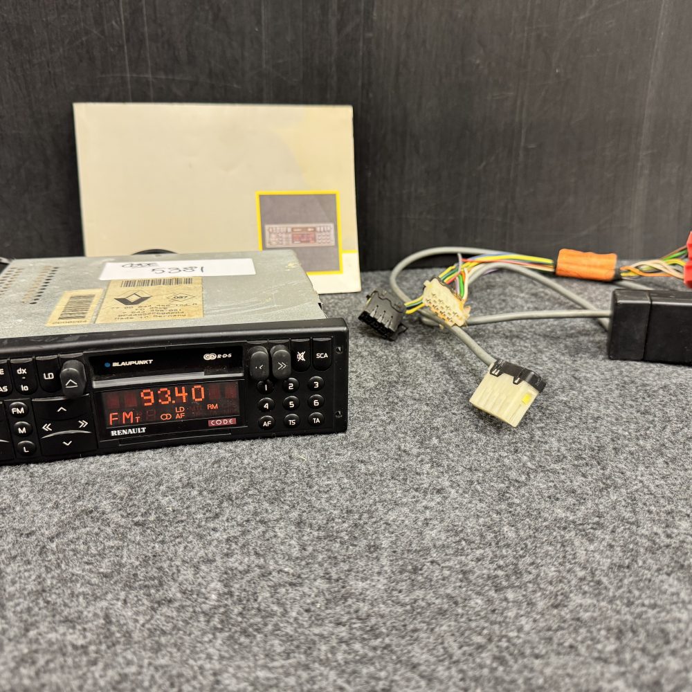 Renault Blaupunkt car radio cassette player With changer control, original harness and steering remote