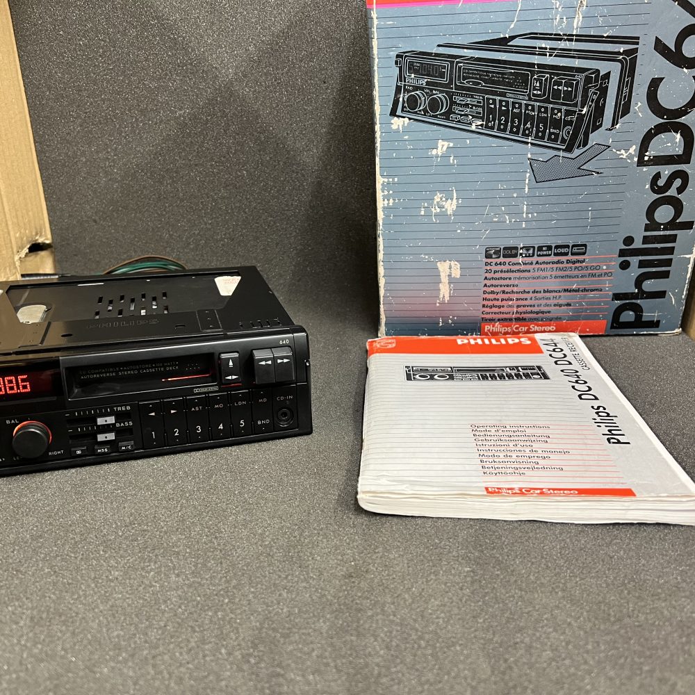Philips Dc640 Old Classic Vintage Radio Cassette Player Aux in pull out model