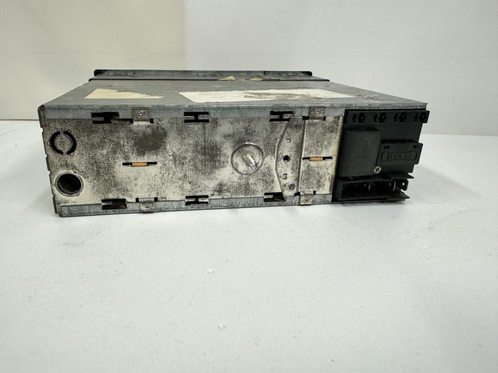 Blaupunkt Paris R23 old car radio cassette player - Image 3
