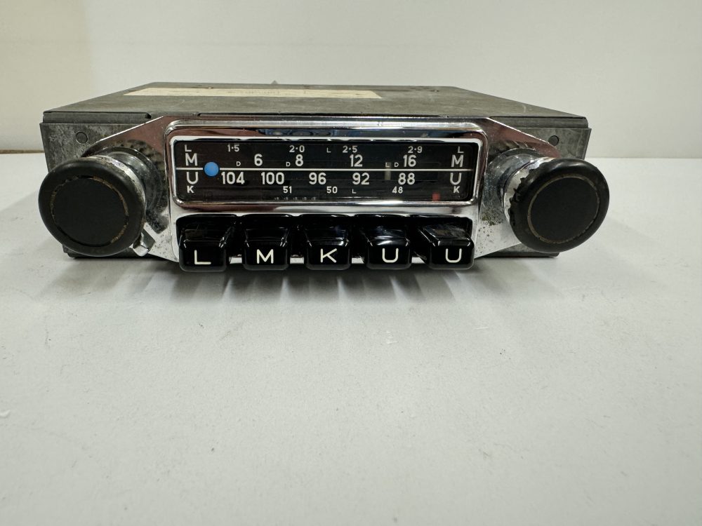 Blaupunkt Frankfurt old car radio player spindle type chrome bezel