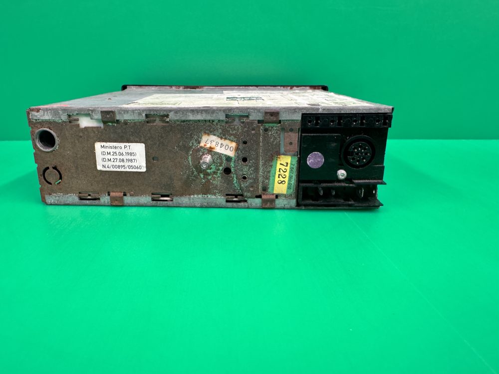 Blaupunkt Toronto SQR 48 old car radio cassette player - Image 4