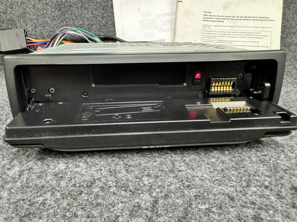 Sony Car Radio Cassette Player Cd Changer Control model Xr-Ca670x - Image 3