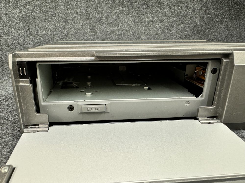 Clarion Dc625 Cd Changer Ce-Net 6 disc multichanger only - Image 3