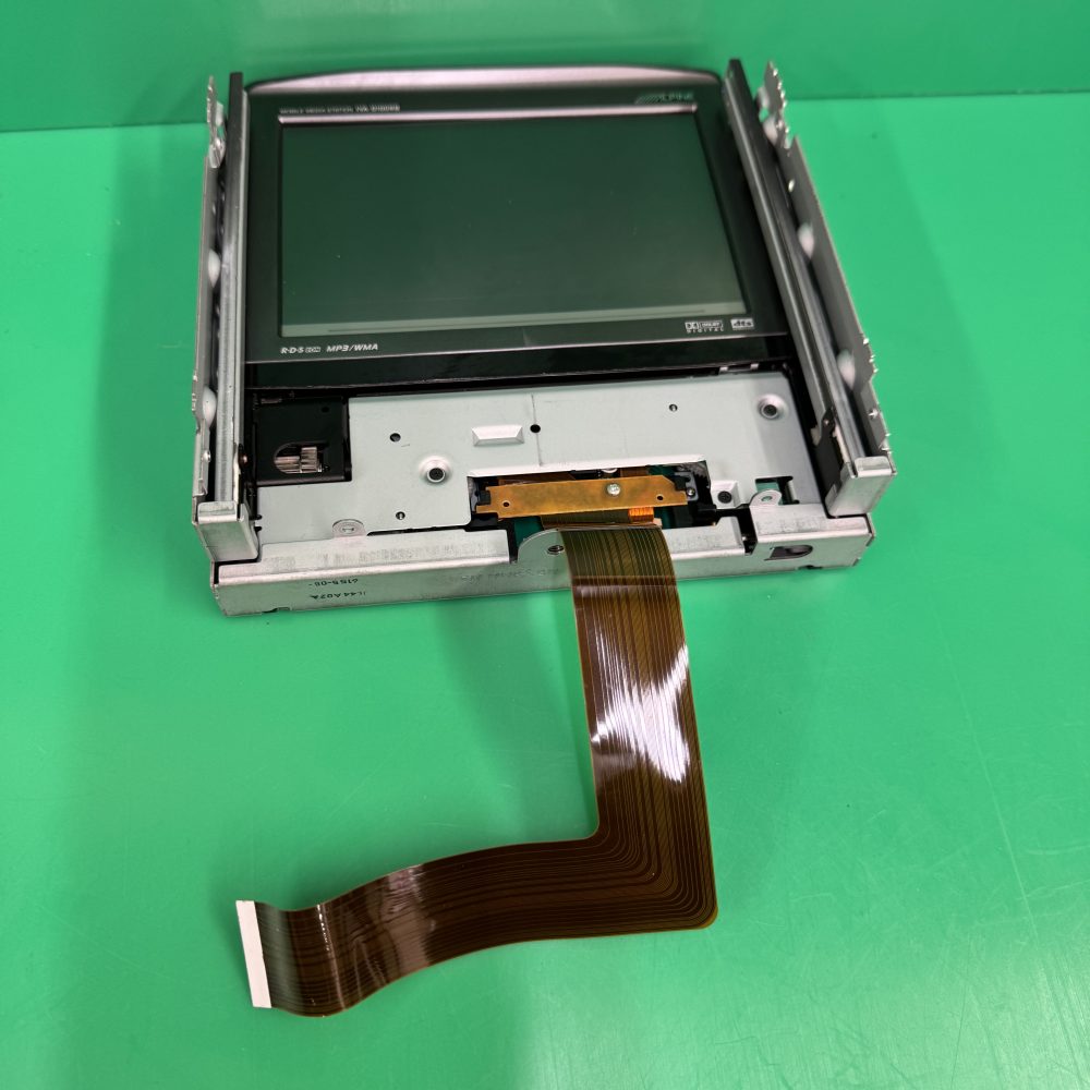 Alpine iVa-D100rb screen with mechanism