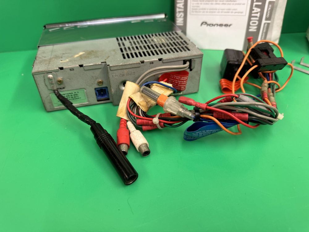 Pioneer Keh-P10 old car radio cassette player Boxed - Image 5