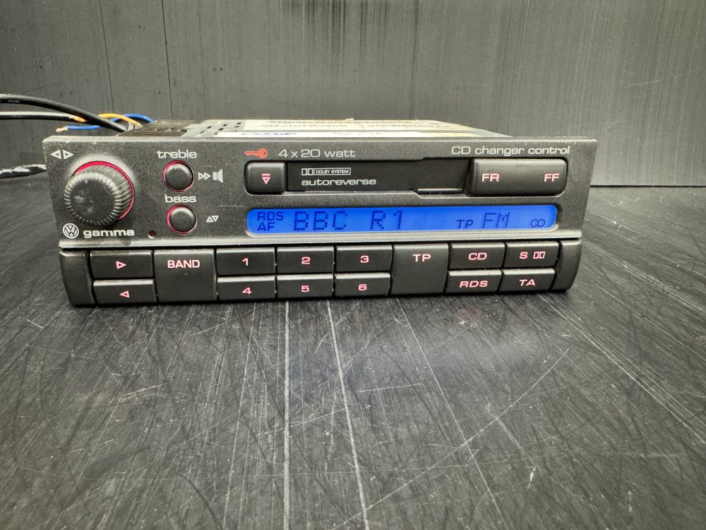 Vw Gamma mk2 old car radio cassette player with cd changer control
