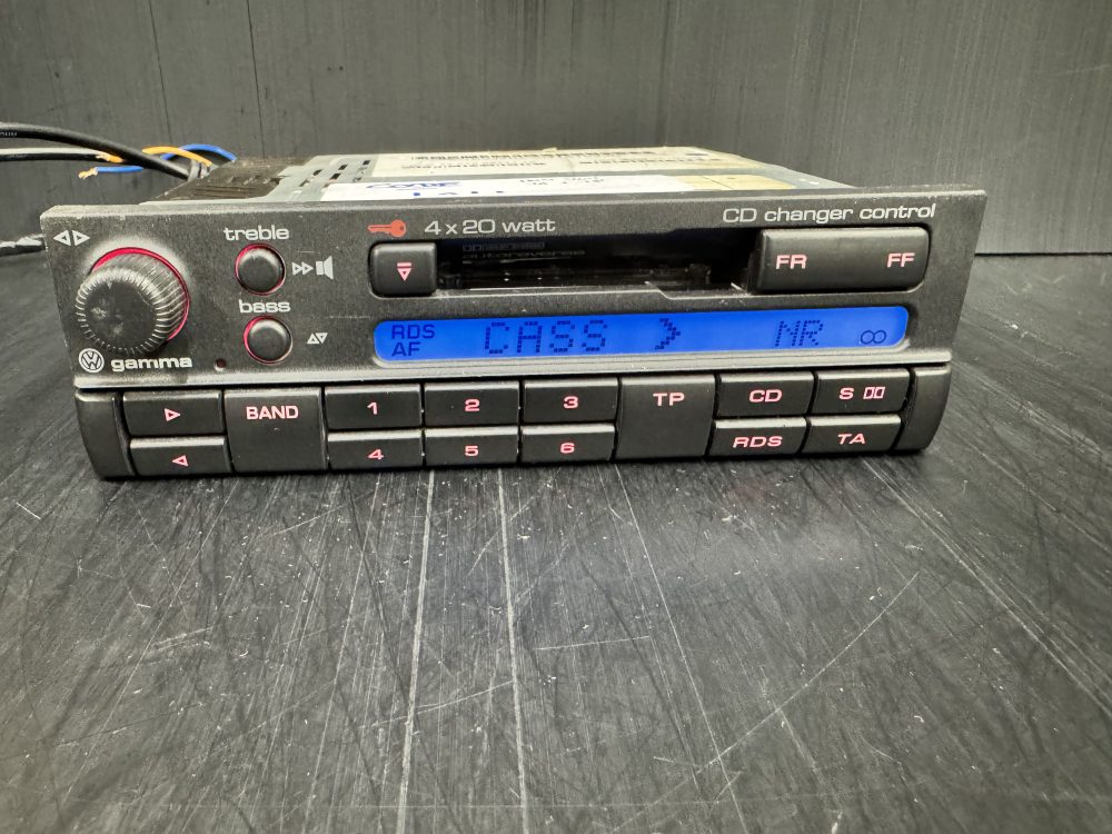 Vw Gamma mk2 old car radio cassette player with cd changer control - Image 3
