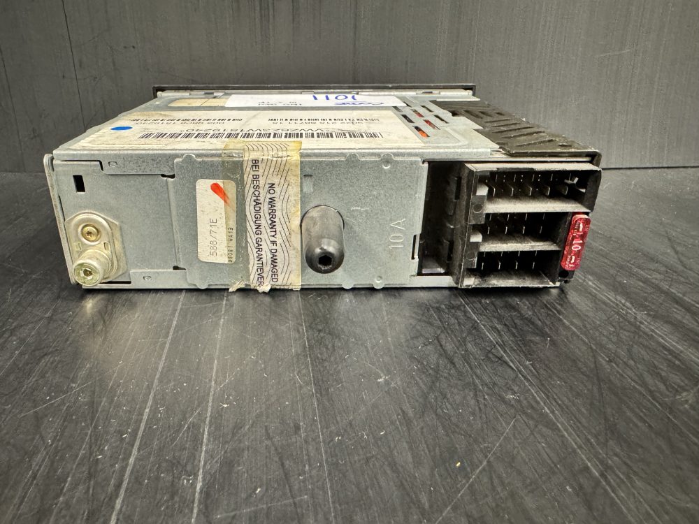 Vw Gamma mk2 old car radio cassette player with cd changer control - Image 4