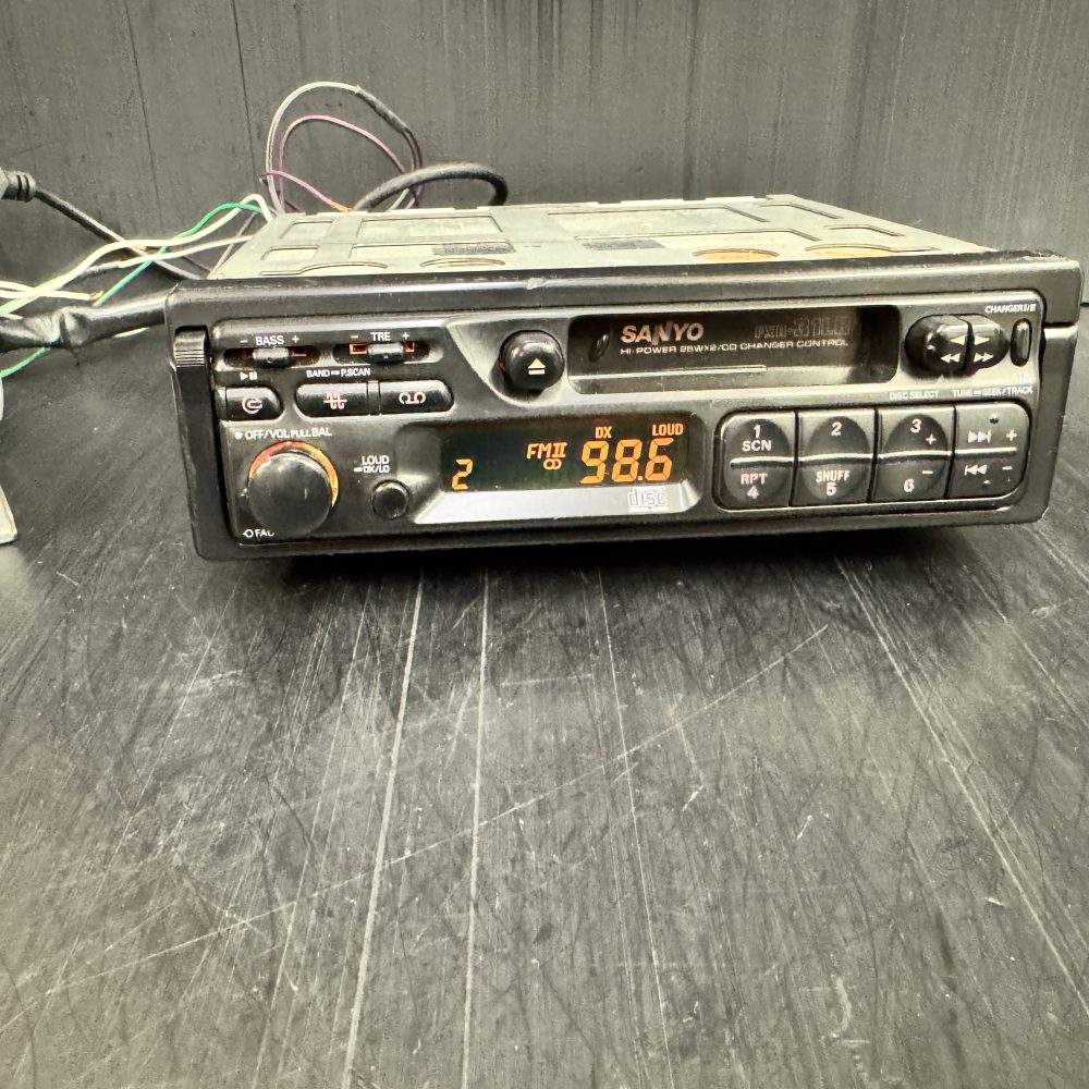 Sanyo Fxr-31Lb old pull out car radio cassette player with cd changer control