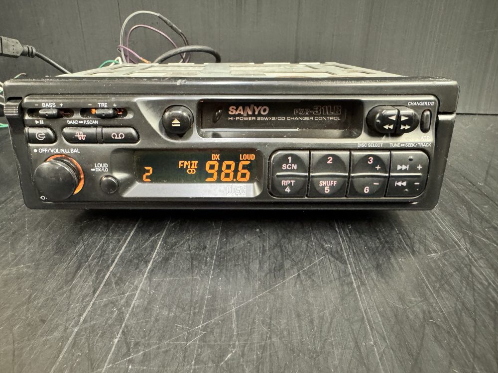 Sanyo Fxr-31Lb old pull out car radio cassette player with cd changer control - Image 3