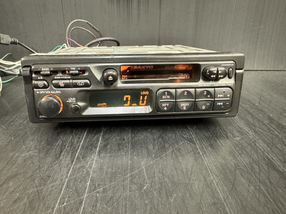 Sanyo Fxr-31Lb old pull out car radio cassette player with cd changer control - Image 4
