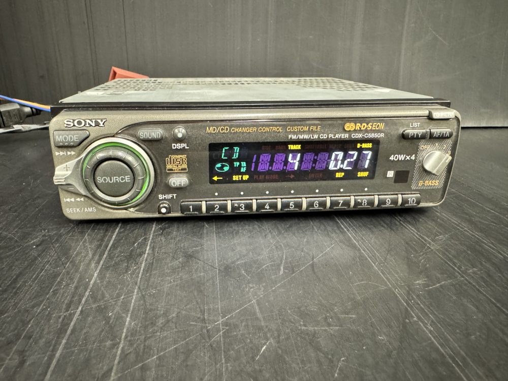 Sony Cdx-C5850r retro CD player Gold Pre outs changer controller - Image 4
