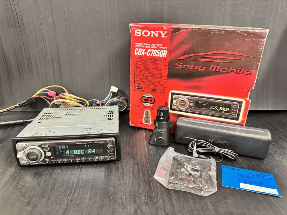 Sony Cdx-C7850r Car Radio Top spec Rare model with remote commander stalk