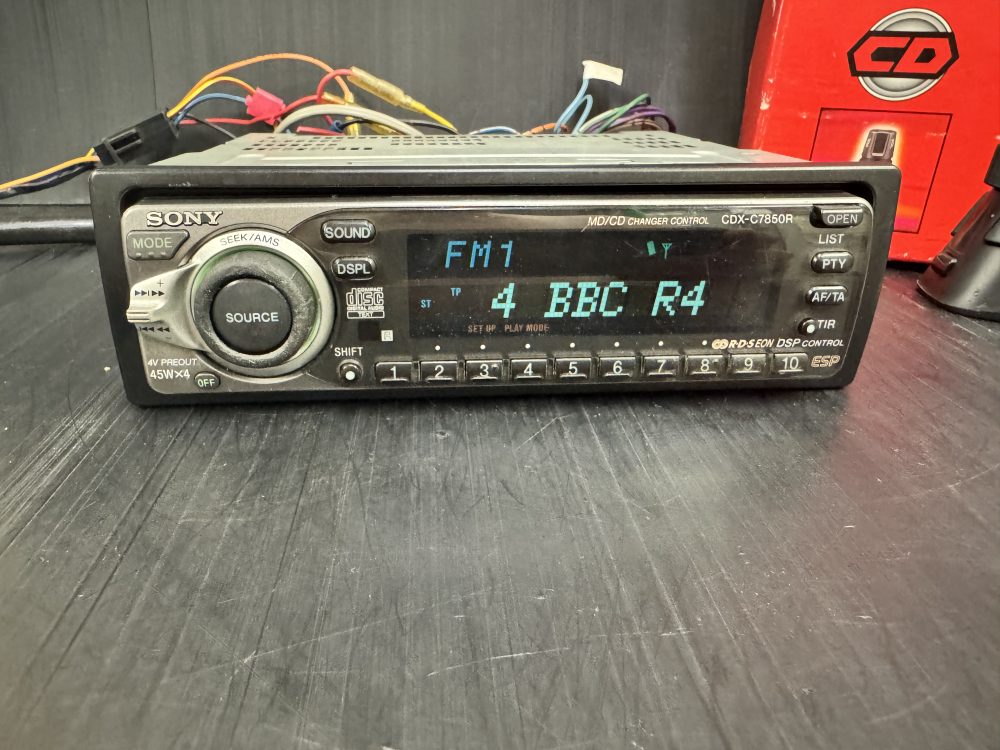 Sony Cdx-C7850r Car Radio Top spec Rare model with remote commander stalk - Image 3