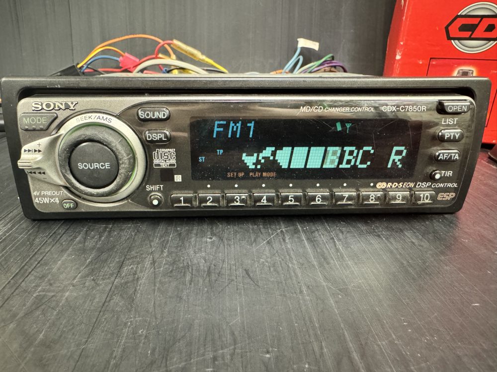 Sony Cdx-C7850r Car Radio Top spec Rare model with remote commander stalk - Image 4