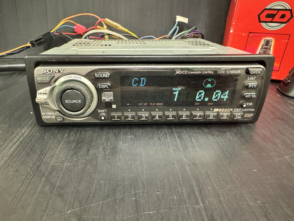 Sony Cdx-C7850r Car Radio Top spec Rare model with remote commander stalk - Image 6