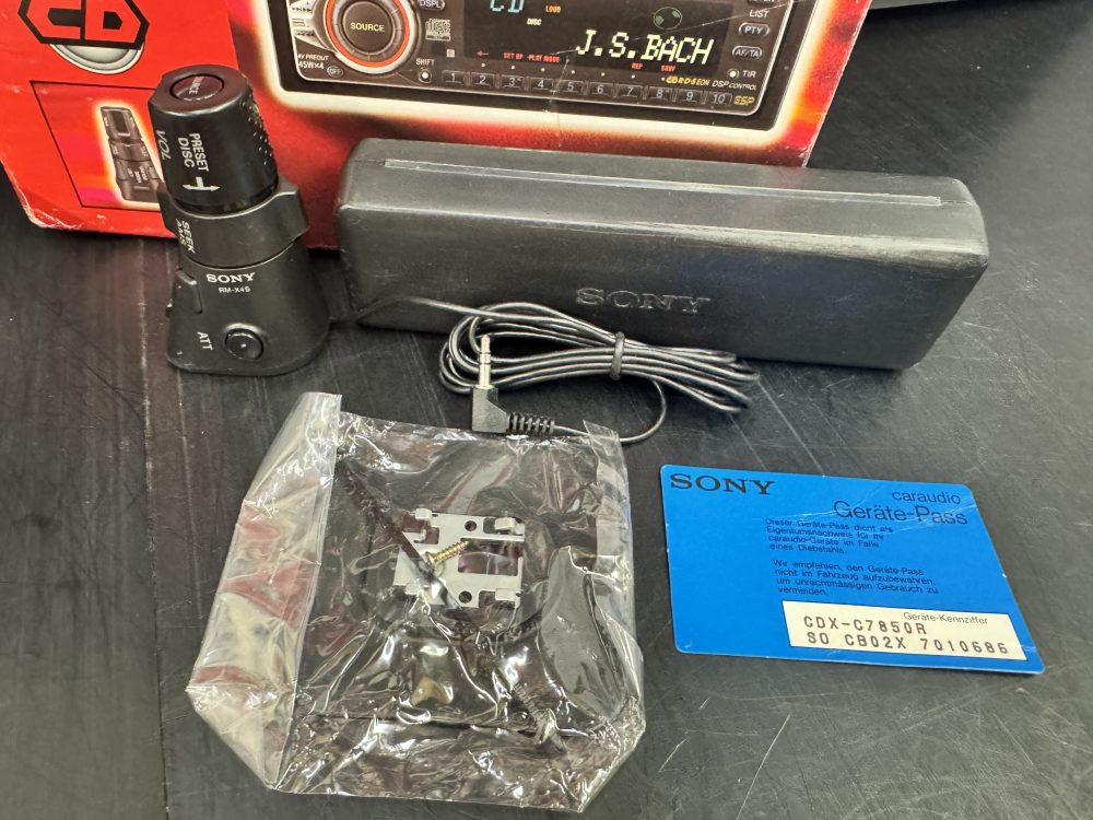 Sony Cdx-C7850r Car Radio Top spec Rare model with remote commander stalk - Image 7