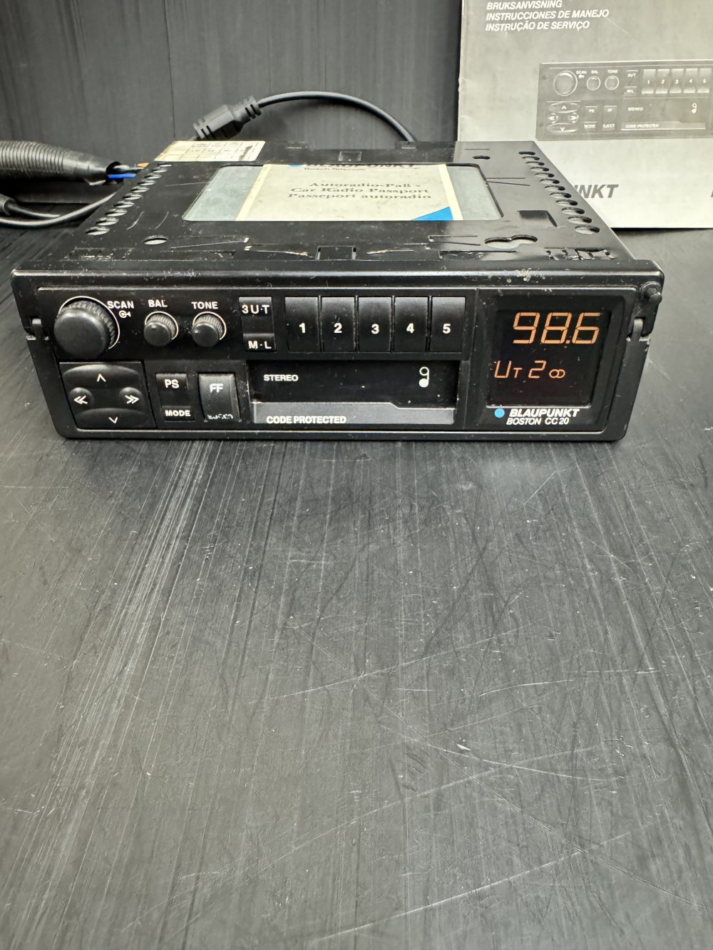 Blaupunkt Boston CC20 old car radio cassette player - Image 3