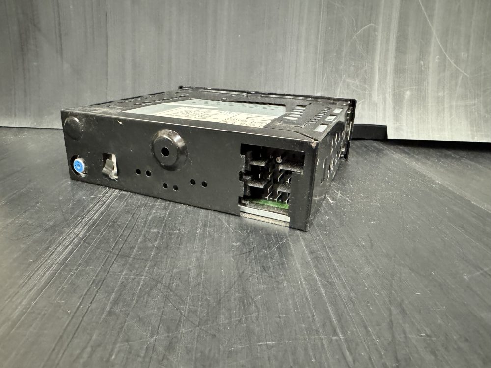 Vauxhall Blaupunkt Car300 old radio cassette with code - Image 4