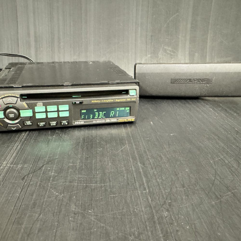 Alpine Car Radio Stereo Cd Player Model Cde-7826r with Green Illumination