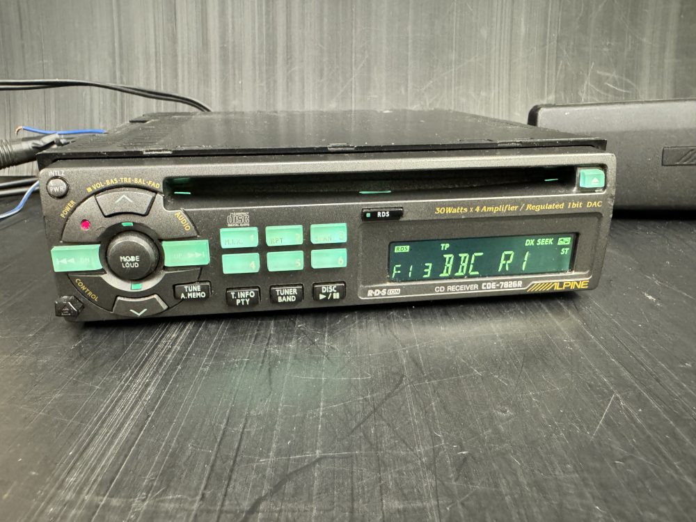 Alpine Car Radio Stereo Cd Player Model Cde-7826r with Green Illumination - Image 3