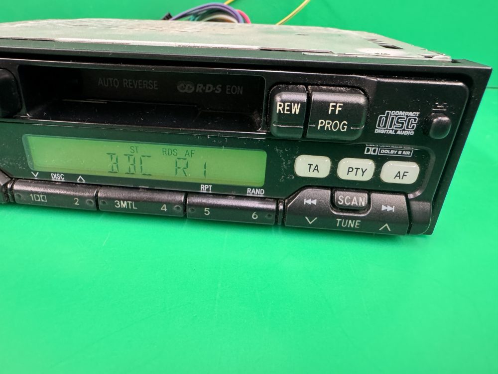 Toyota 58408 Oem radio cassette head unit - Image 4