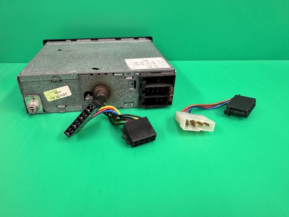 Vw Beta mk2 old car radio cassette player Philips Rare early model - Image 3