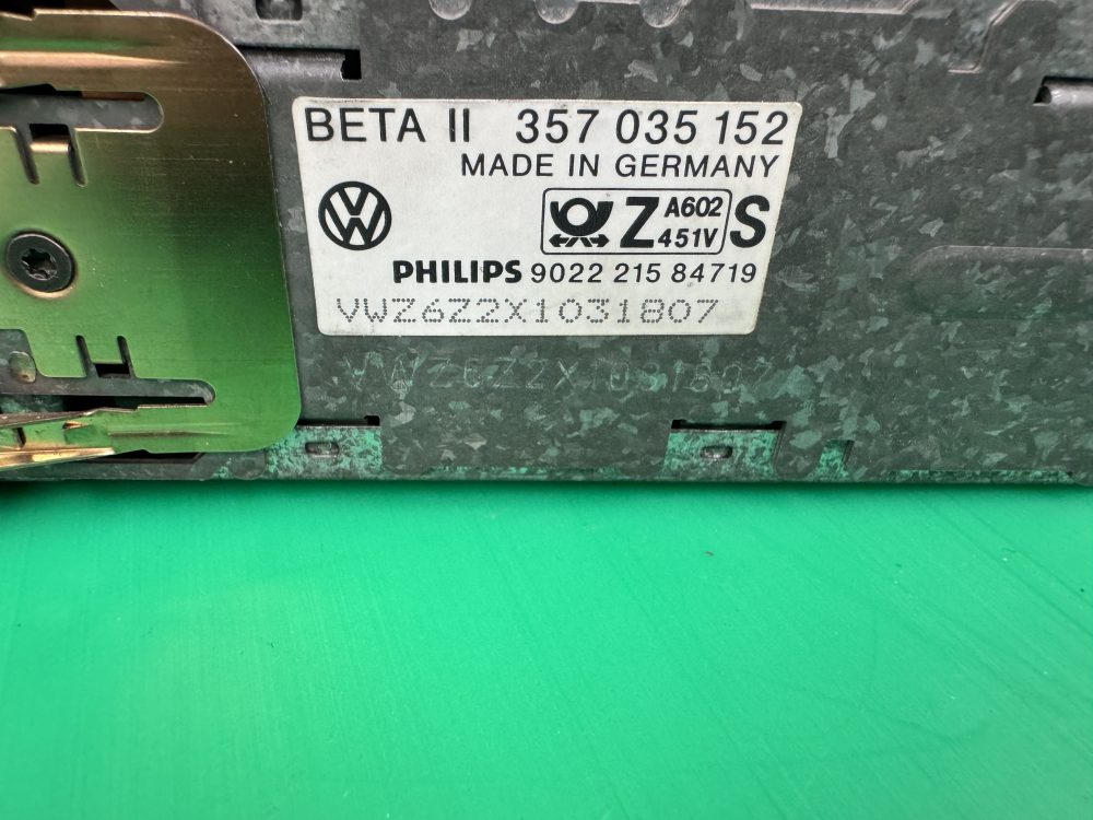 Vw Beta mk2 old car radio cassette player Philips Rare early model - Image 4