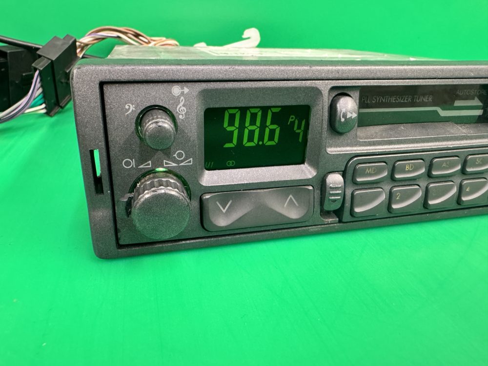 Ford Original Upgrade Radio Cassette Fiesta Escort Rate model - Image 4