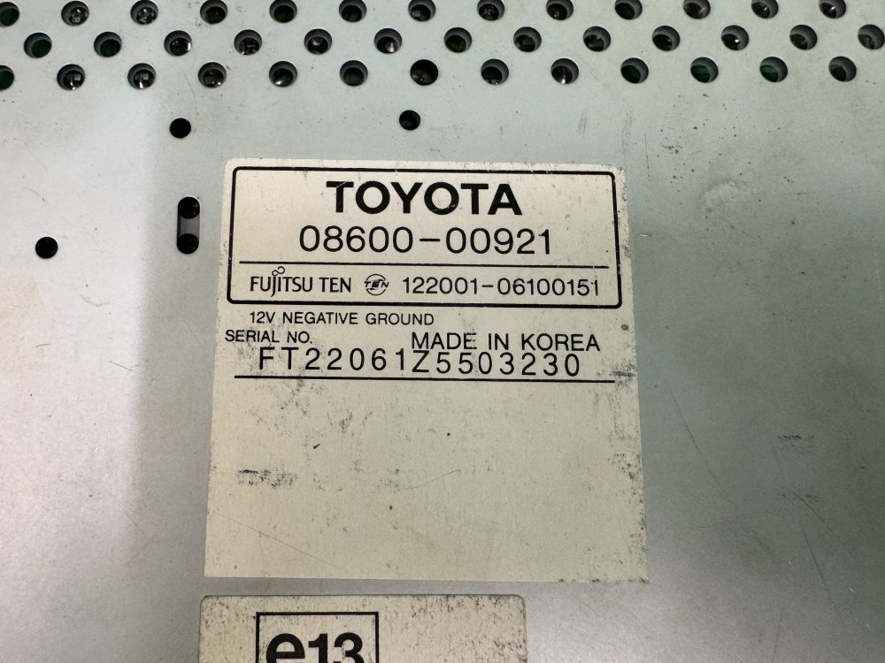 Toyota TF4001 Oem radio cassette head unit 38410 - Image 4