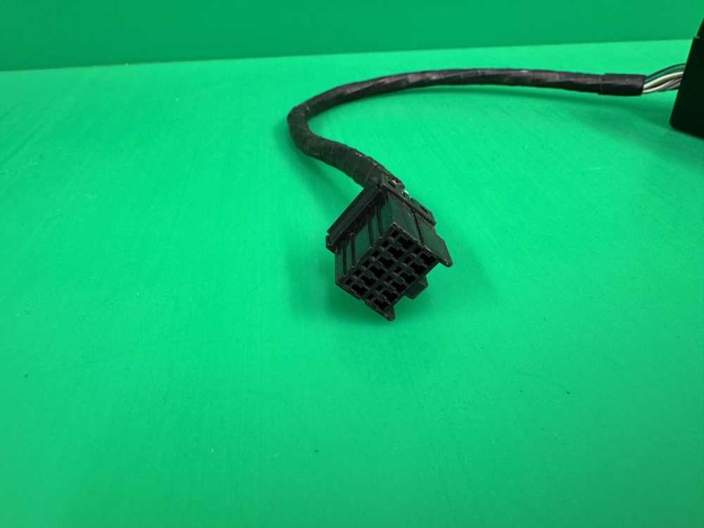 Ford cd changer adapter lead to Alpine M-Bus changer convertor  - Image 3